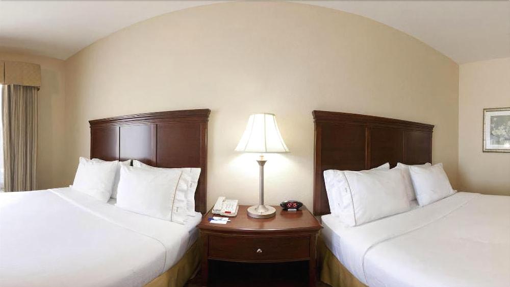 Express & By Ihg 2*