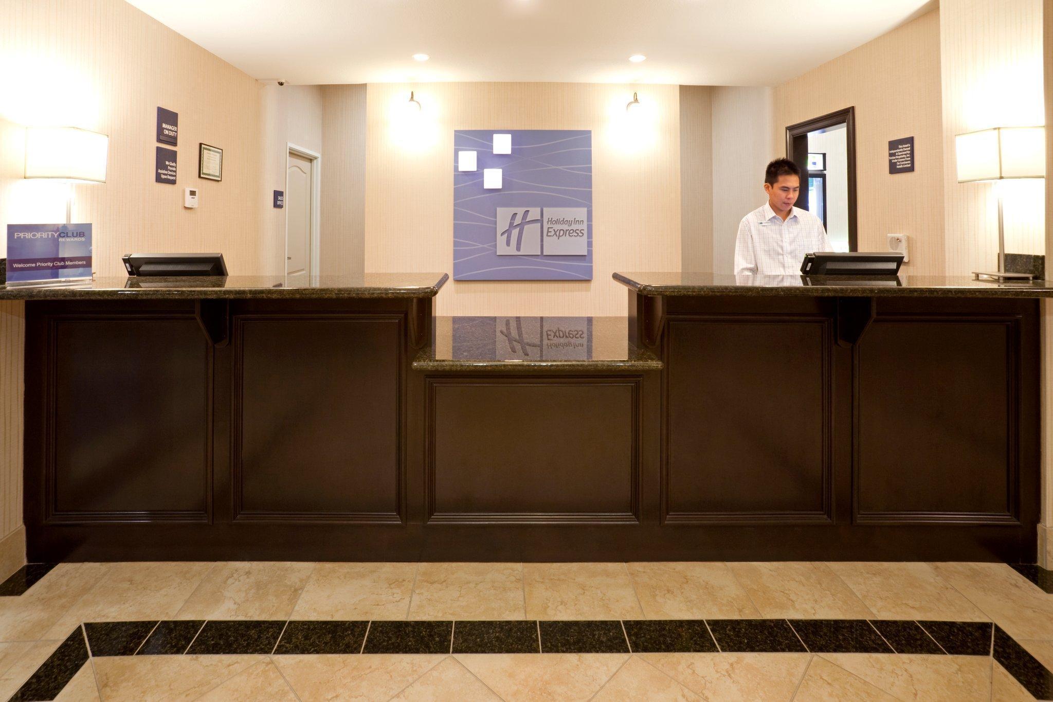 Hotel Express & By Ihg 2*