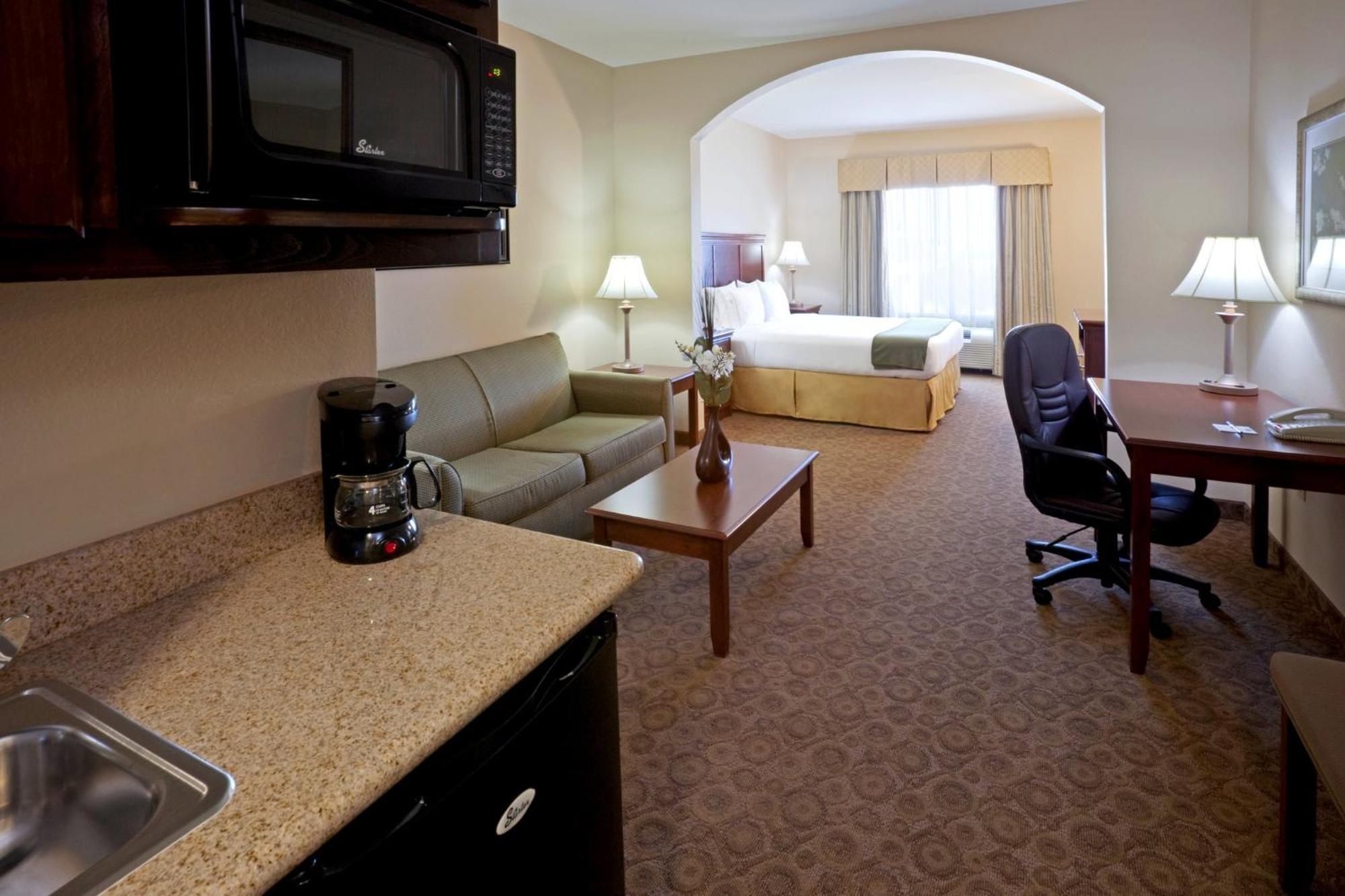 Hotel Express & By Ihg 2*