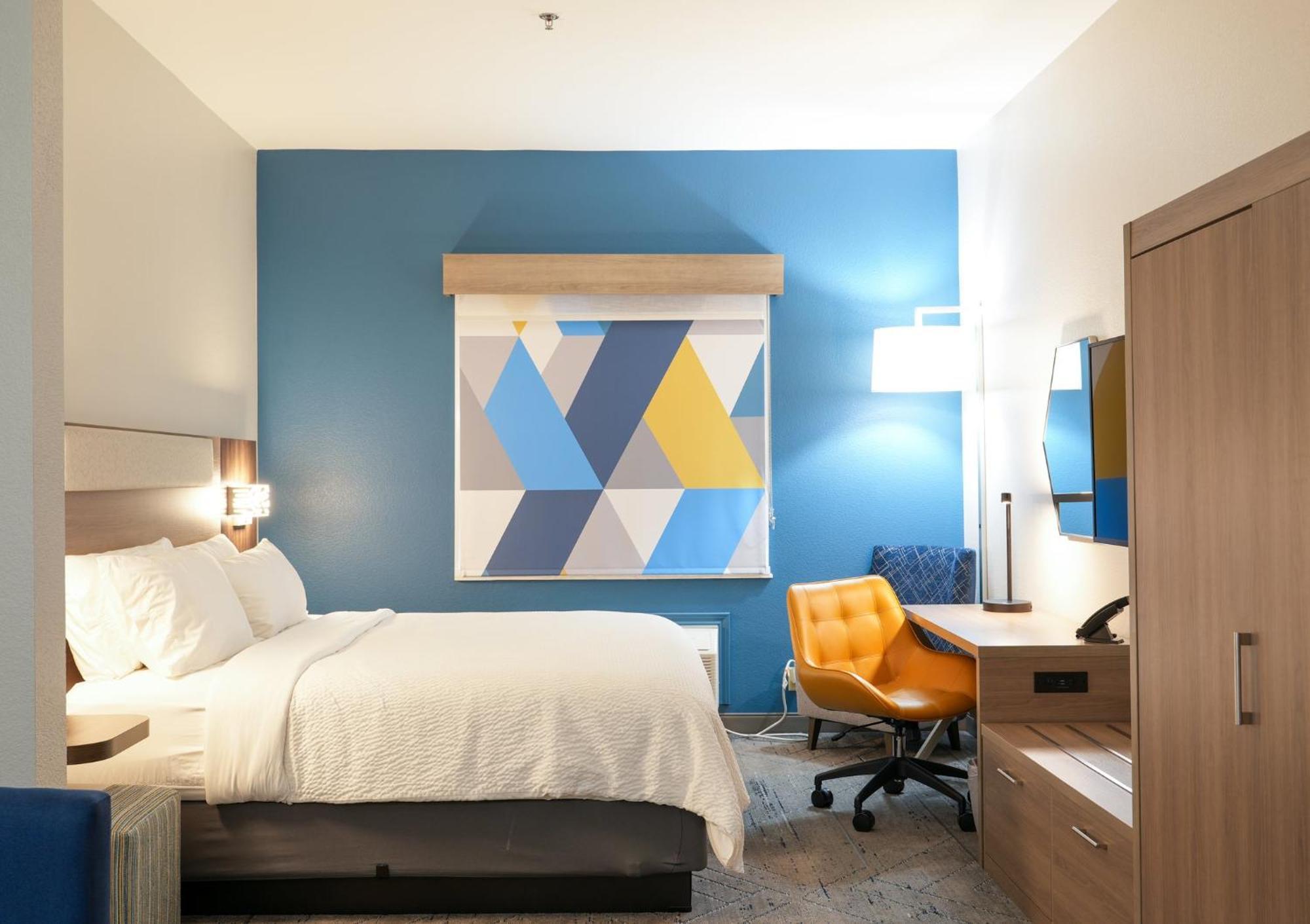 Express & By Ihg 2* Cedar Hill