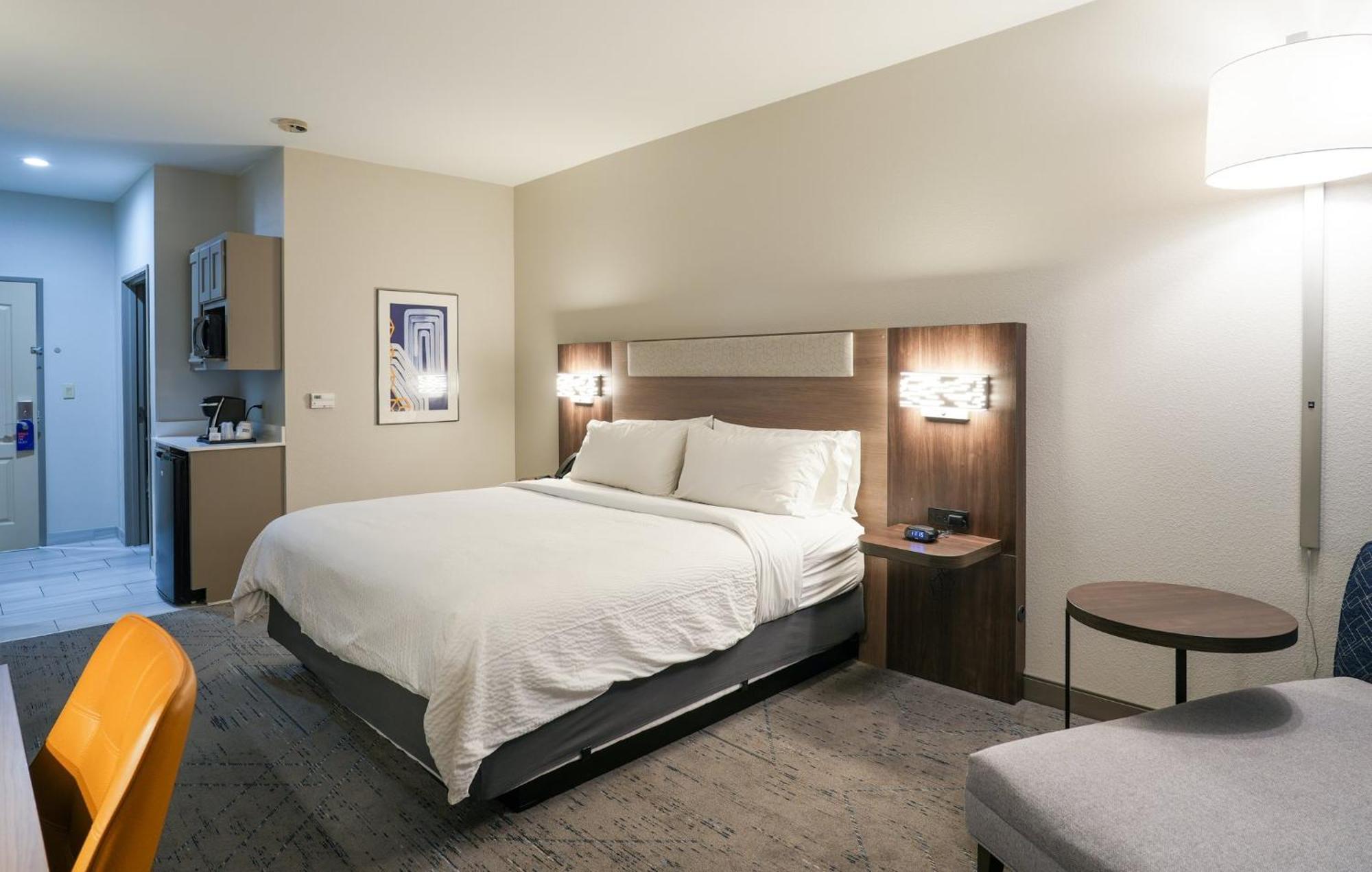 Express & By Ihg 2*