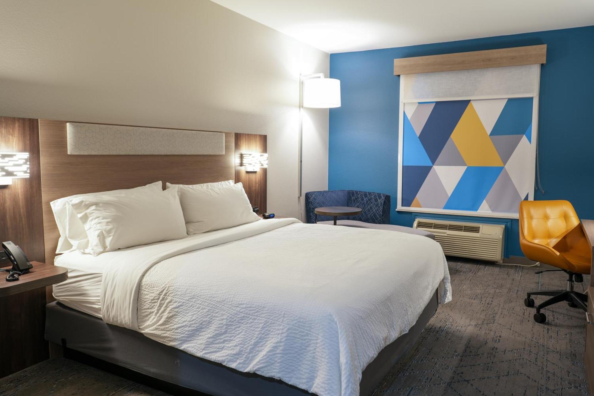 Express & By Ihg 2*